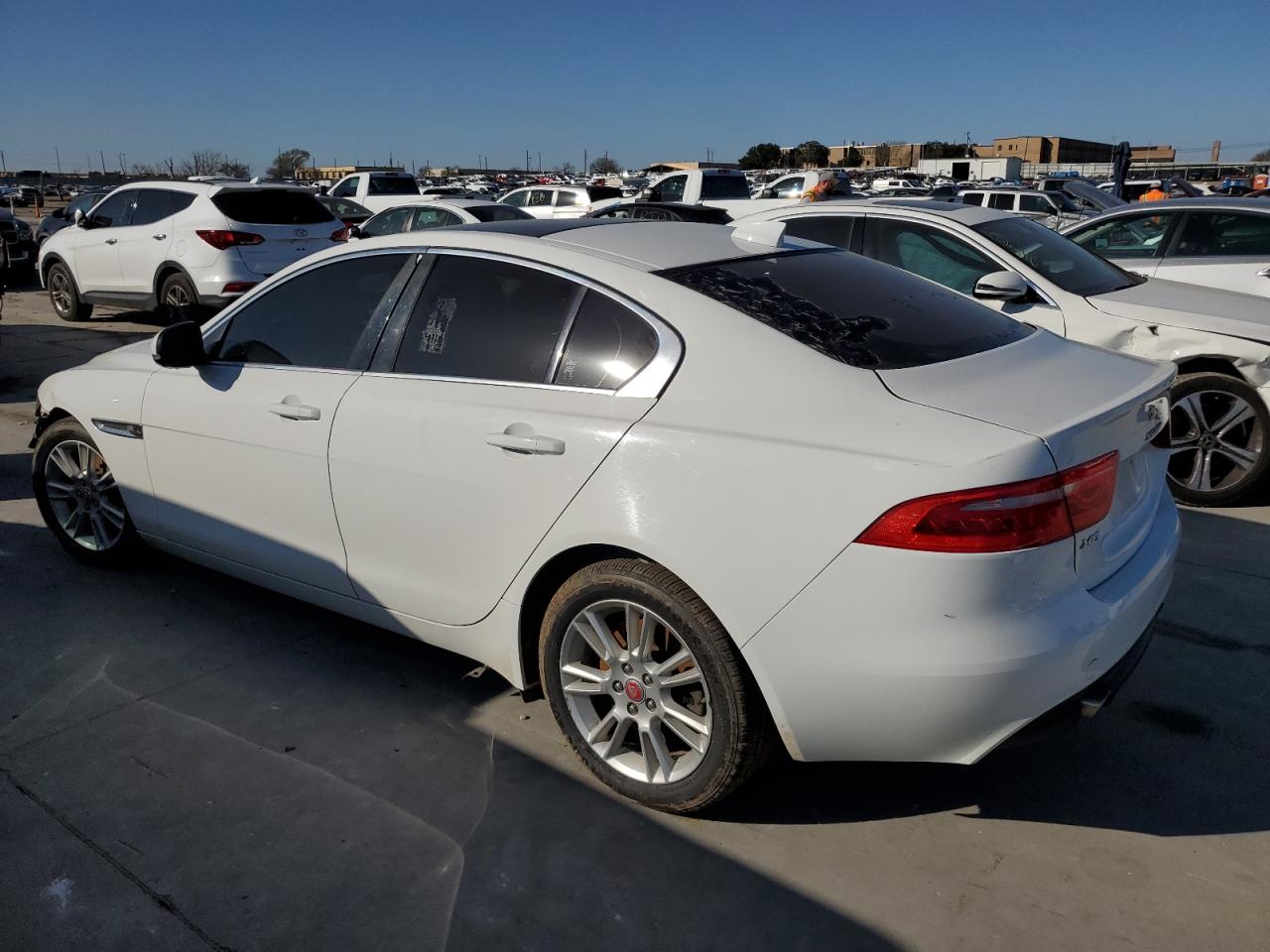 SAJAD4FX9KCP43909 2019 Jaguar Xe Premium