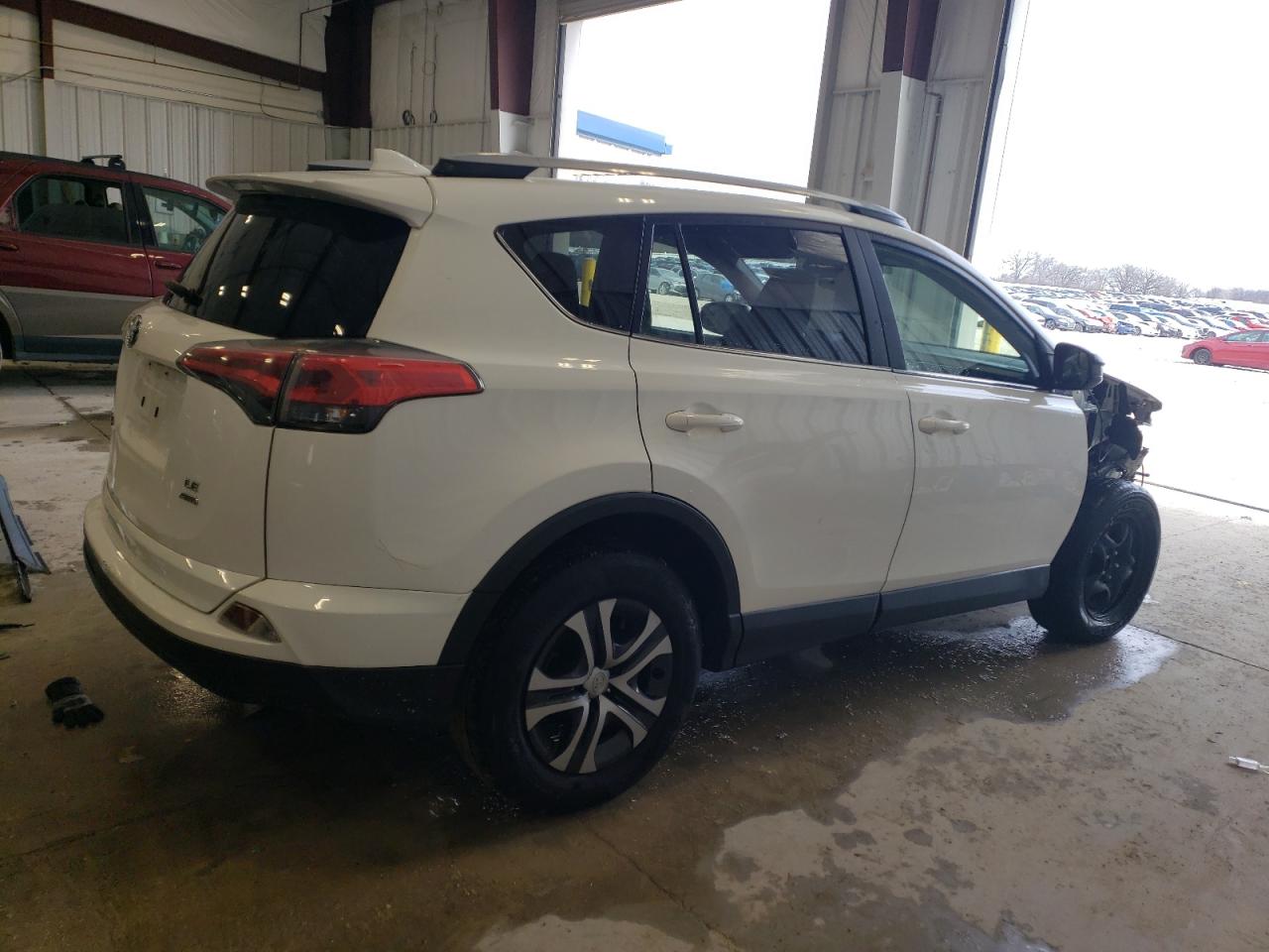 JTMBFREV3HJ116377 2017 Toyota Rav4 Le