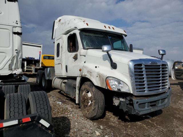 Lot #2471129066 2016 FREIGHTLINER CASCADIA 1 salvage car