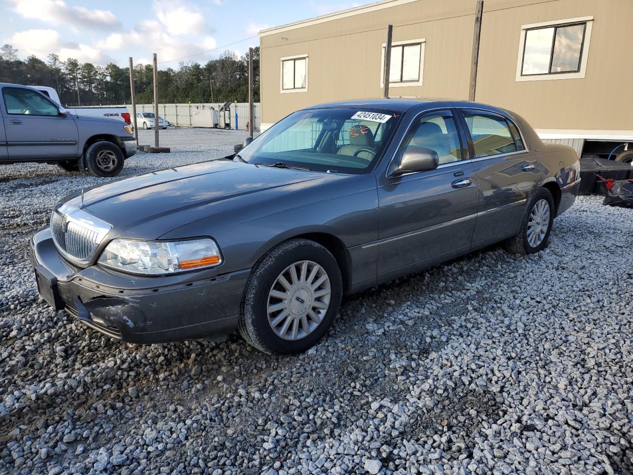 1LNHM81W43Y619582 2003 Lincoln Town Car Executive