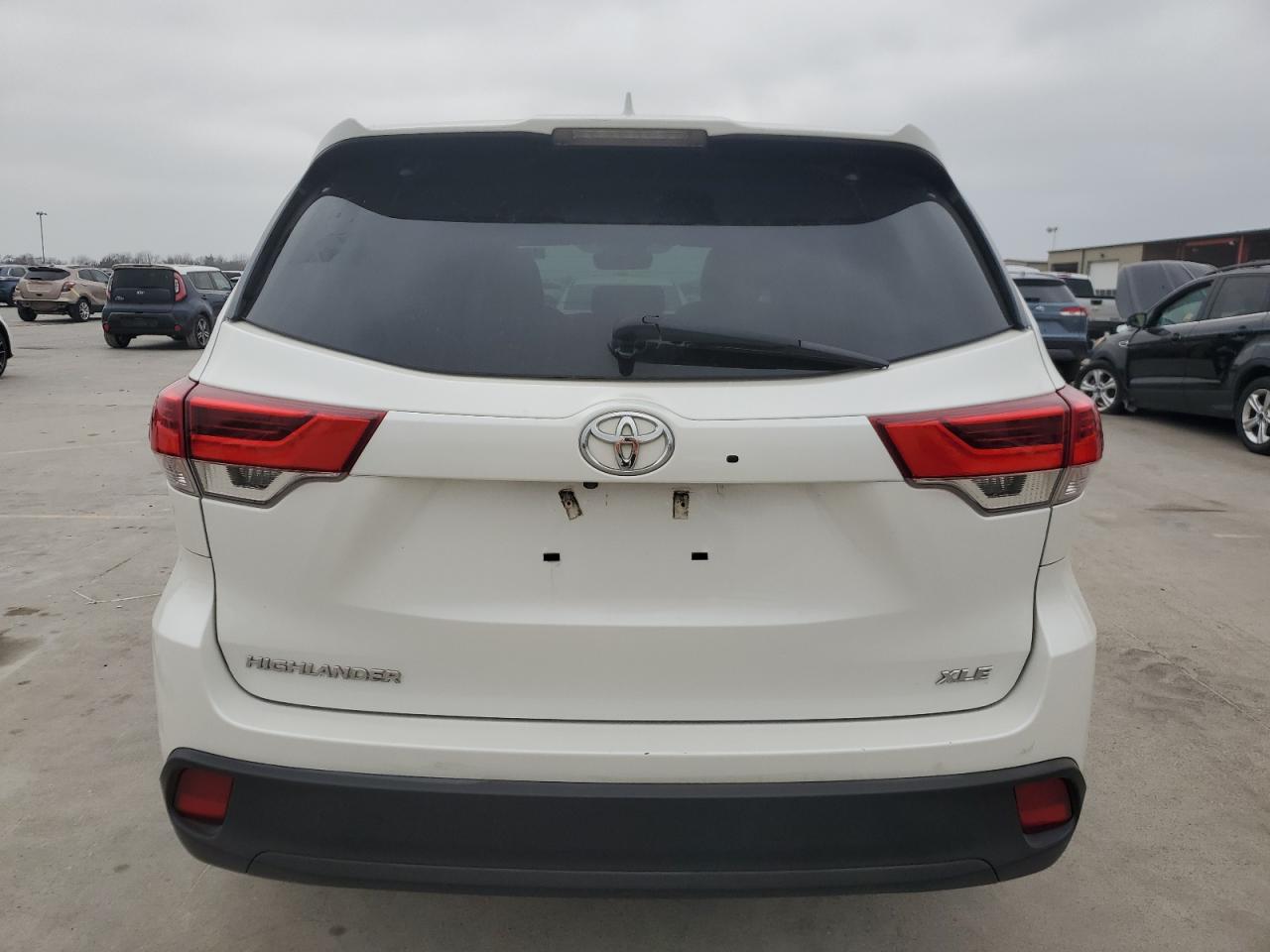 5TDKZRFH1KS571531 2019 Toyota Highlander Se