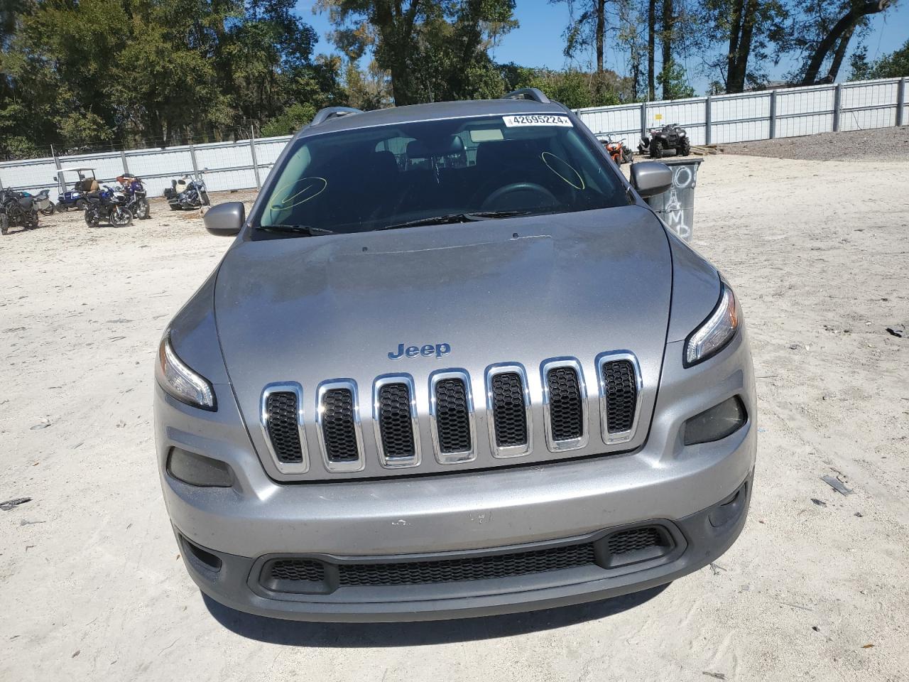 2018 Jeep Cherokee Latitude vin: 1C4PJLCB8JD511119