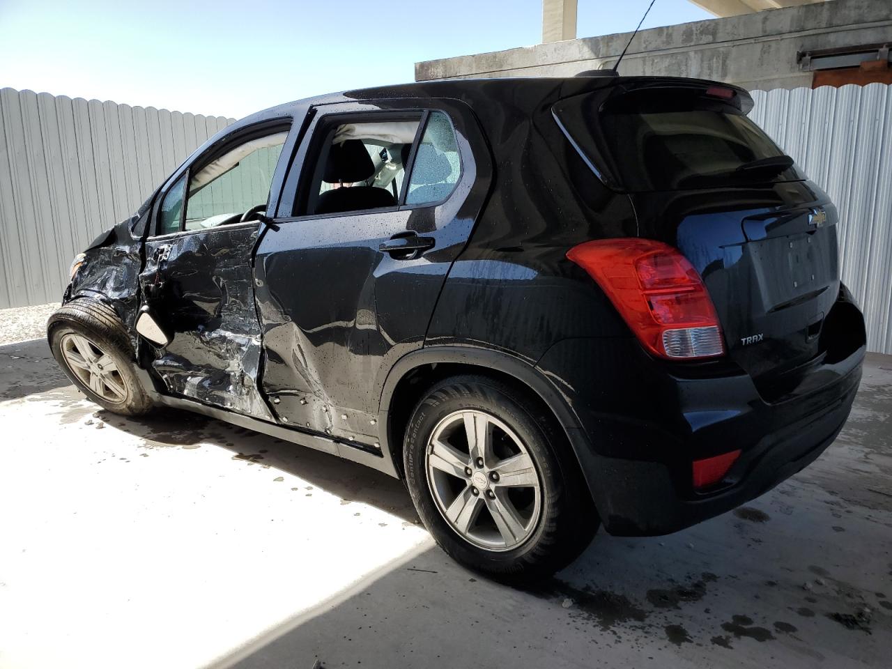 3GNCJKSB2KL300236 2019 Chevrolet Trax Ls