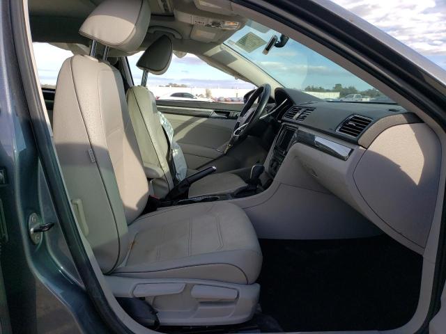 2017 VOLKSWAGEN PASSAT SE 1VWBT7A35HC012895