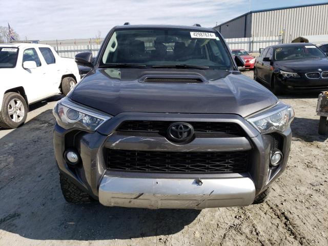 2019 TOYOTA 4RUNNER SR JTEBU5JR8K5635315