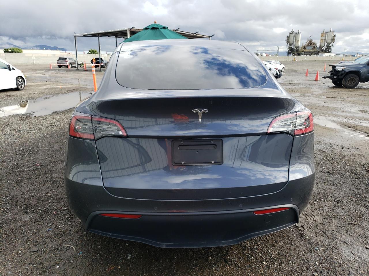 7SAYGDEE2PF585690 2023 Tesla Model Y