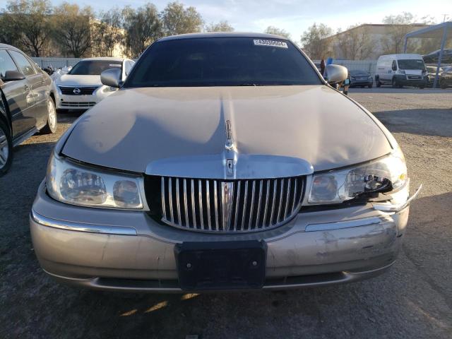 1LNHM82W2YY843858 2000 Lincoln Town Car Signature