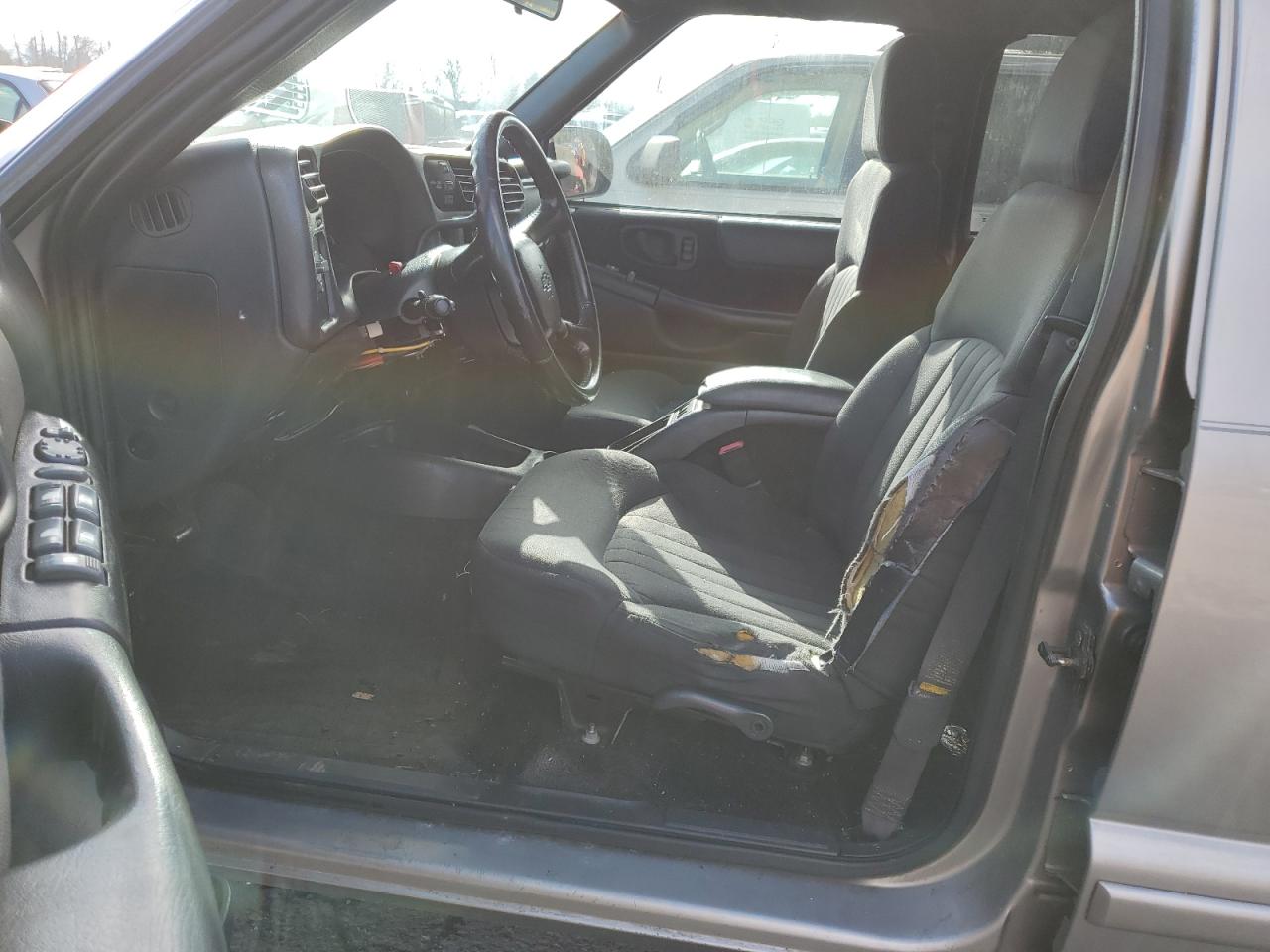 1gndt13xx3k120640 1GNDT13XX3K120640 2003 Chevrolet Blazer