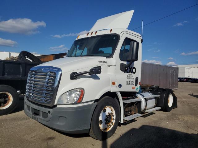 Lot #2343627639 2015 FREIGHTLINER CASCADIA 1 salvage car