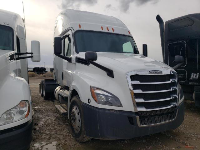 Lot #2404893834 2019 FREIGHTLINER CASCADIA 1 salvage car