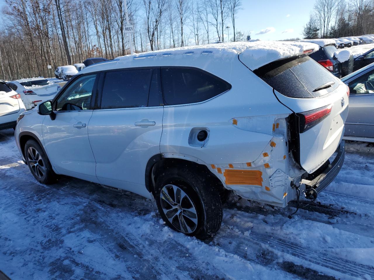 5TDGZRBH0MS526711 2021 Toyota Highlander Xle