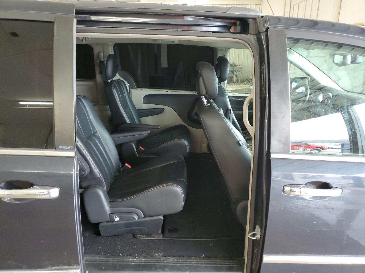 CHRYSLER TOWN & COUNTRY TOURING L
