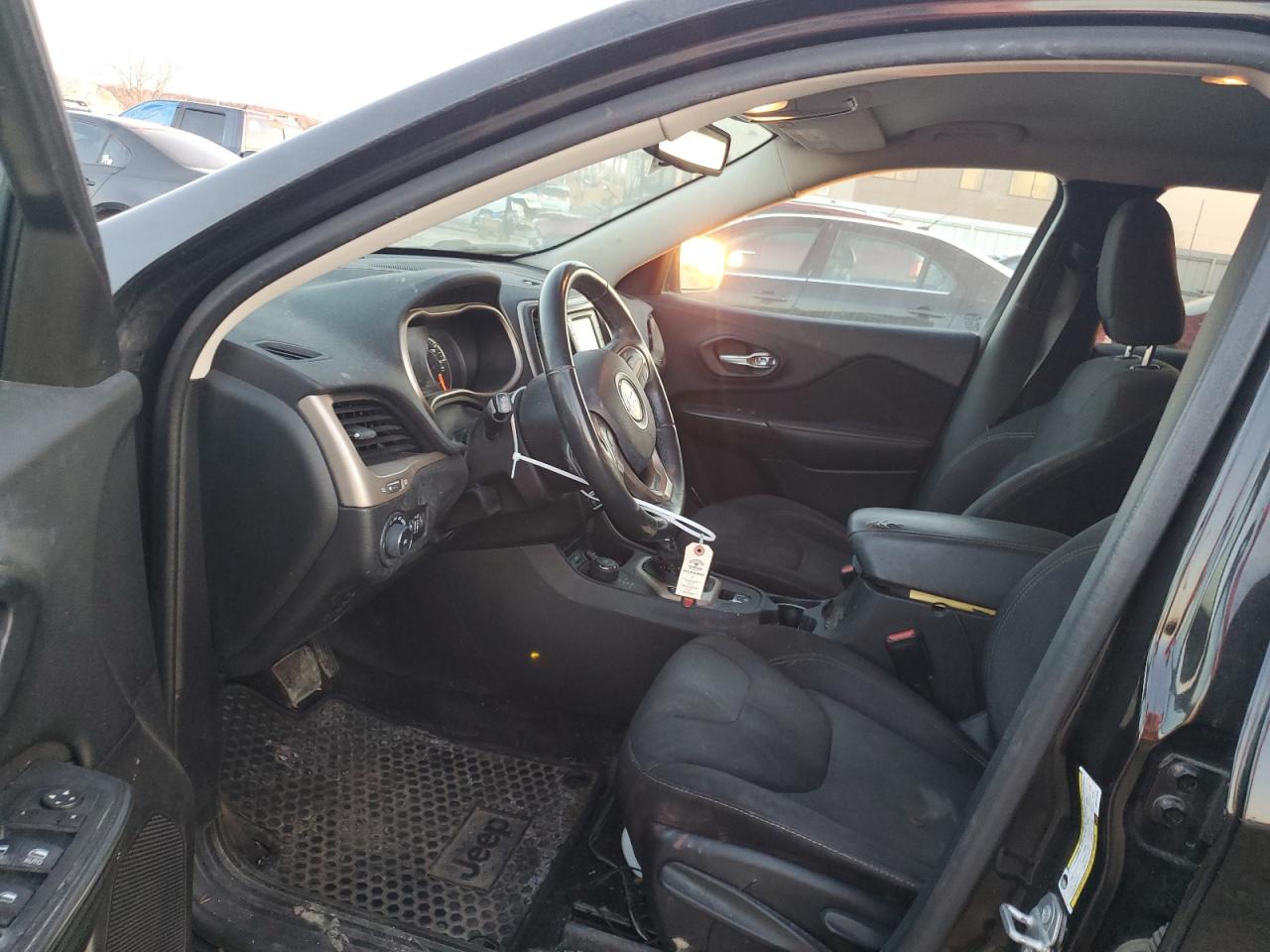 1C4PJMCB1GW117366 2016 Jeep Cherokee Latitude