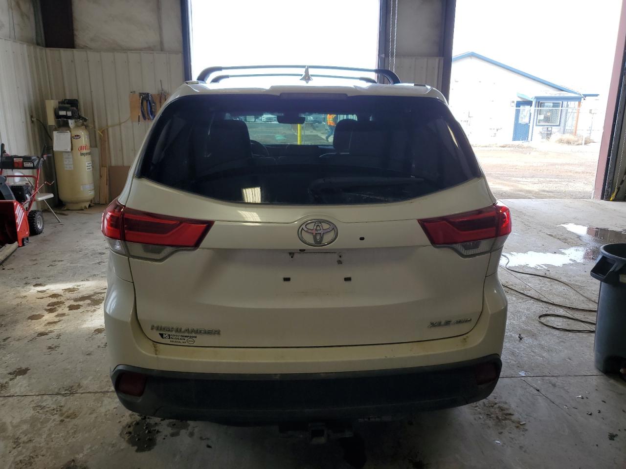 Lot #2936343748 2017 TOYOTA HIGHLANDER