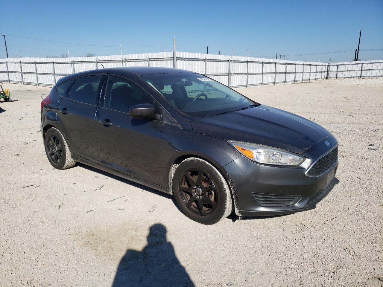 2018 Ford Focus Se vin: 1FADP3K23JL229372