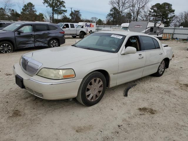 2004 Lincoln Town Car 