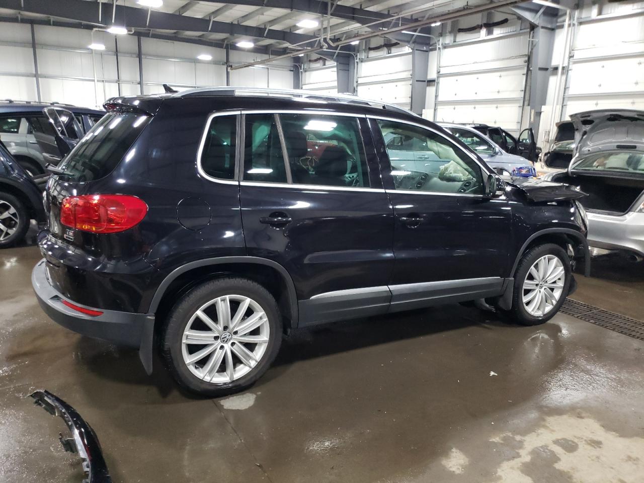 2016 Volkswagen Tiguan S vin: WVGBV7AX2GW564265