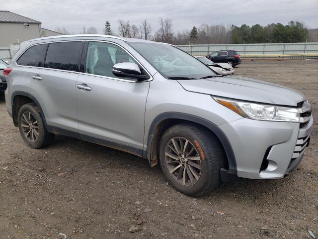 VIN 5TDJZRFH6KS613462 2019 Toyota Highlander, SE no.4