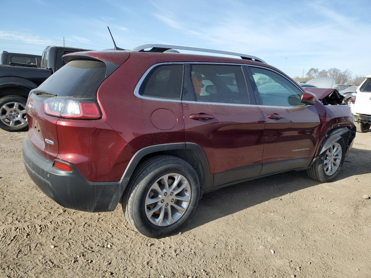 2019 Jeep Cherokee Latitude vin: 1C4PJMCBXKD379472