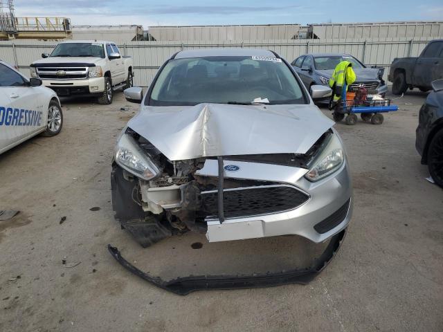 2015 Ford Focus Se VIN: 1FADP3F28FL256424 Lot: 43559234