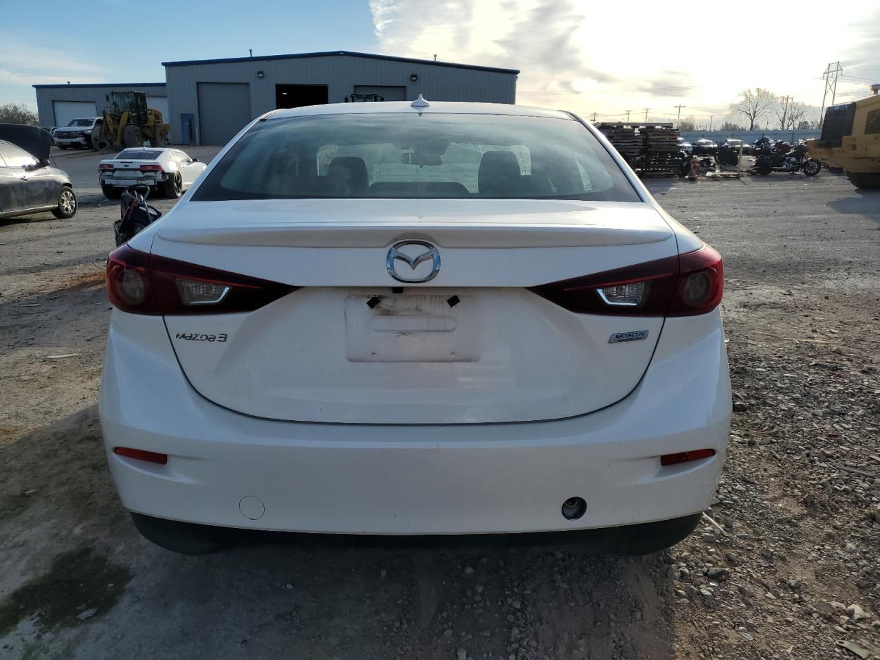 3MZBN1V33JM221686 2018 Mazda 3 Touring