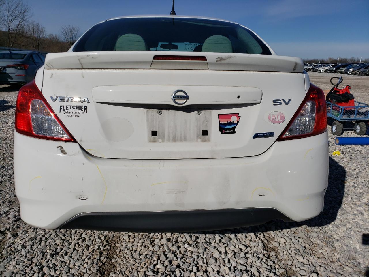 2015 Nissan Versa S vin: 3N1CN7AP4FL827369