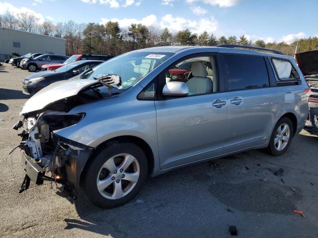 Lot #2519064700 2013 TOYOTA SIENNA LE salvage car