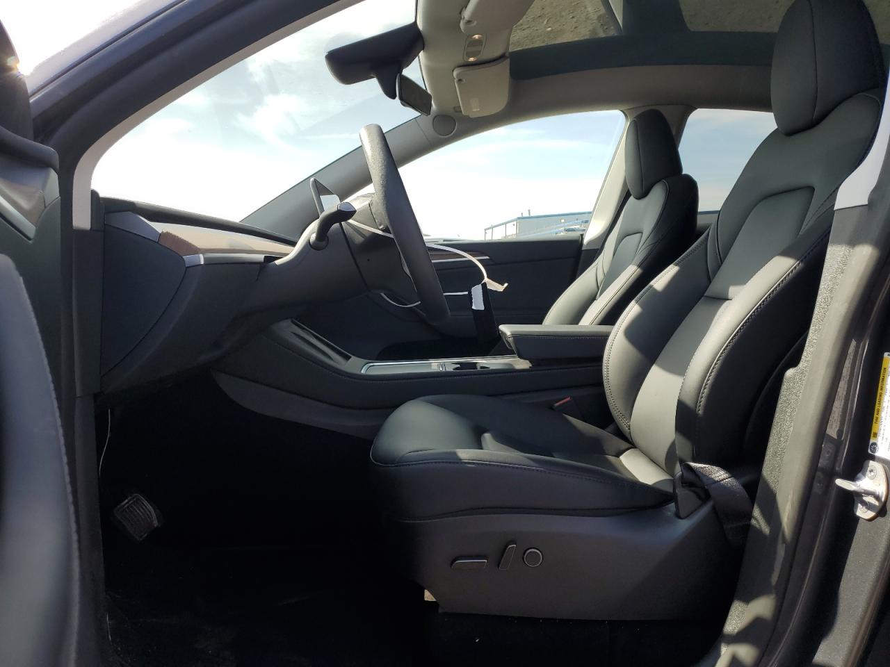 Tesla Model Y 2023 -auction- 6