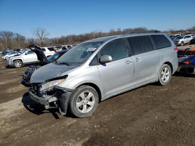 Lot #2359030901 2012 TOYOTA SIENNA LE salvage car