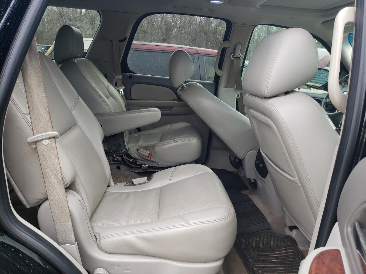 1GNSCCE06BR185543 2011 Chevrolet Tahoe C1500 Ltz