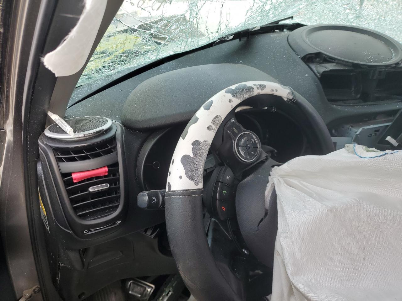 KNDJN2A24G7321302 2016 Kia Soul