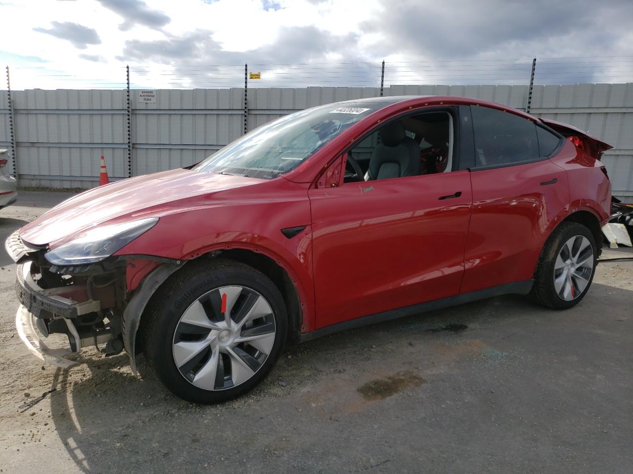 2022 Tesla Model Y vin: 7SAYGDEE8NF562007