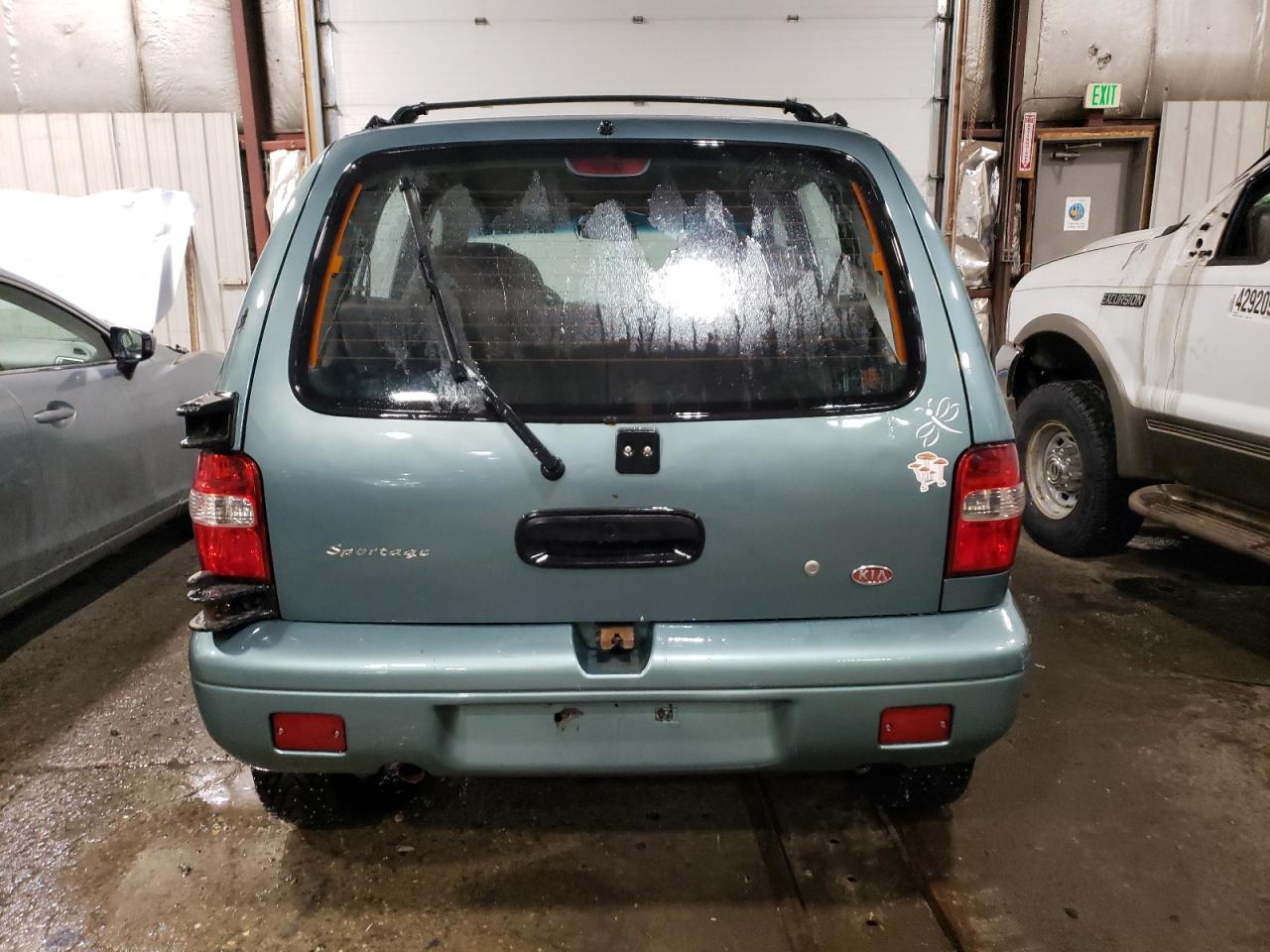 kndja7230y5671068 KNDJA7230Y5671068 2000 Kia Sportage