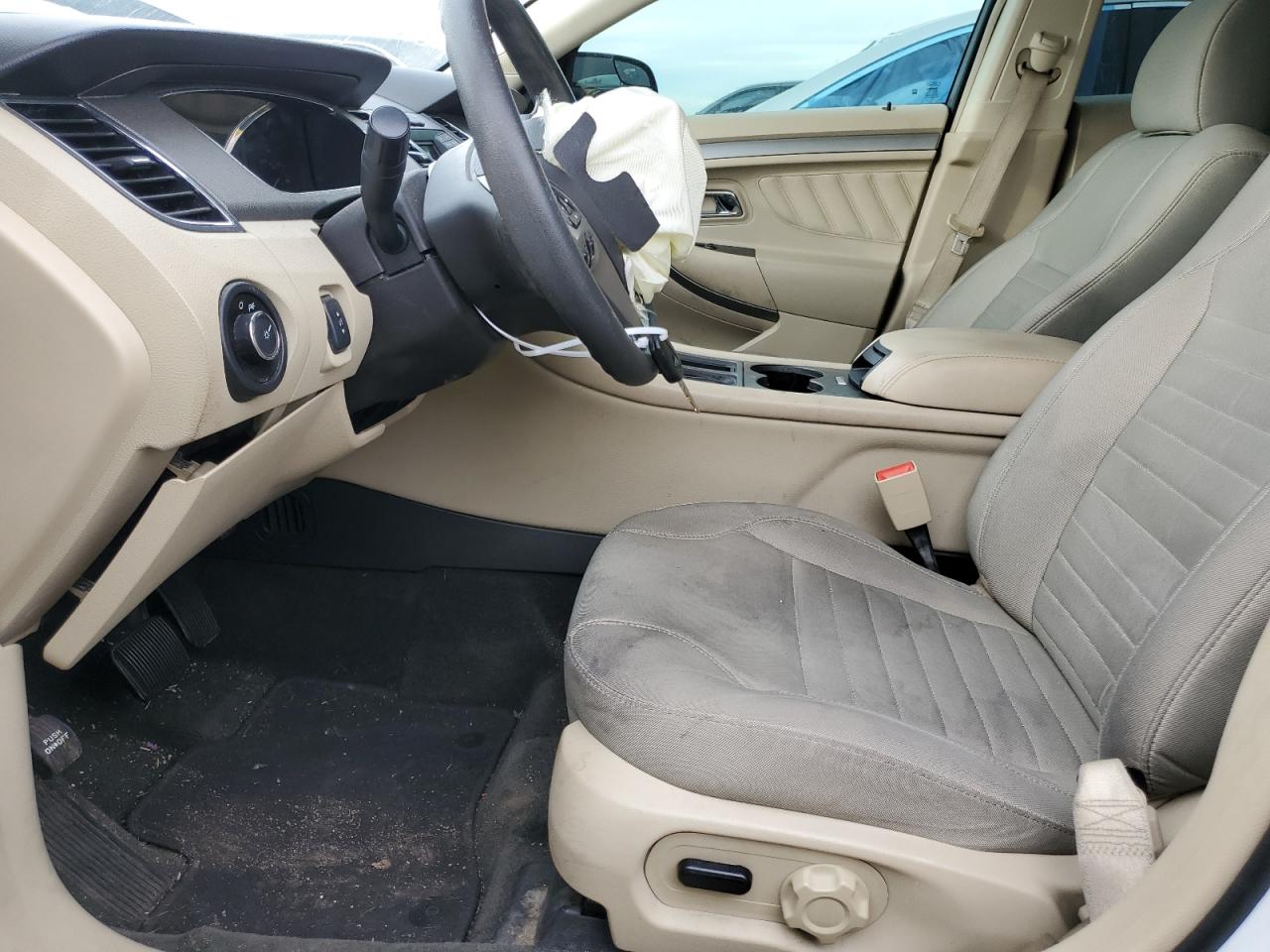 1FAHP2D87FG106977 2015 Ford Taurus Se