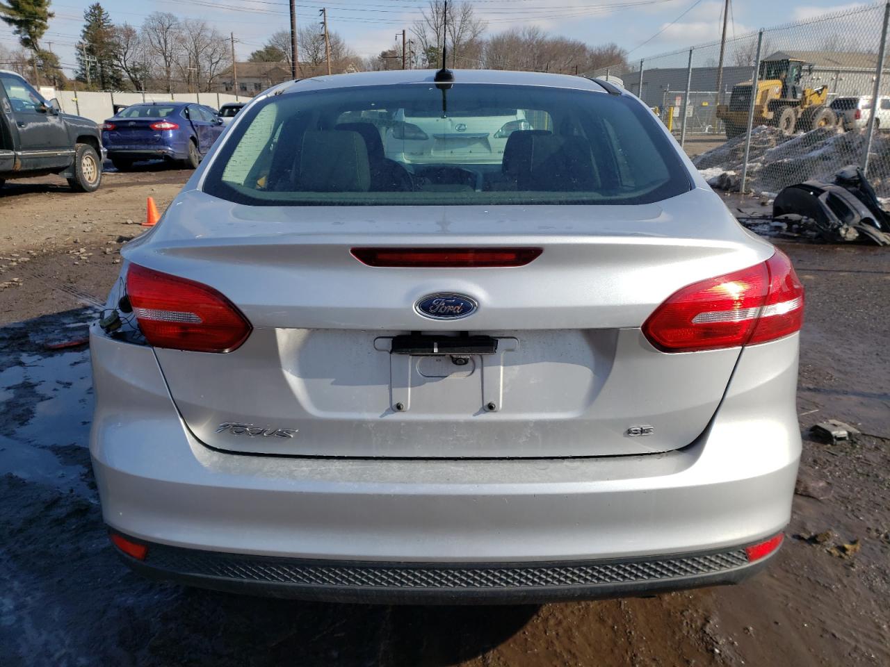 1FADP3F25JL264585 2018 Ford Focus Se