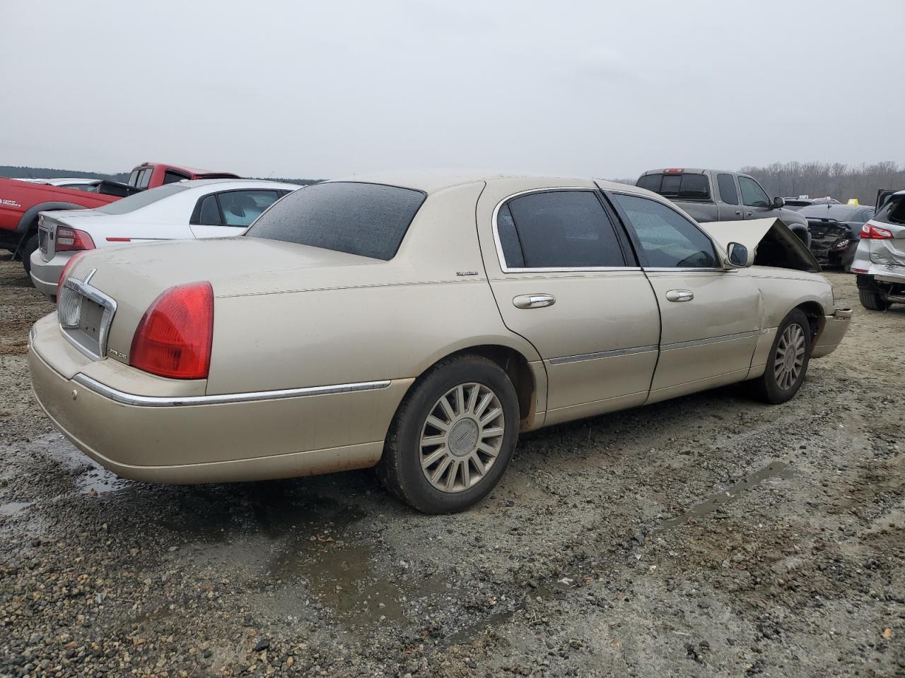 1LNHM81W05Y649178 2005 Lincoln Town Car Signature