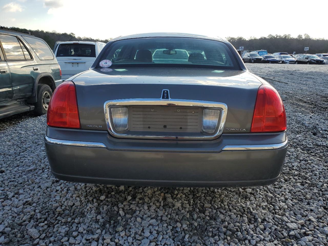 1LNHM81W43Y619582 2003 Lincoln Town Car Executive