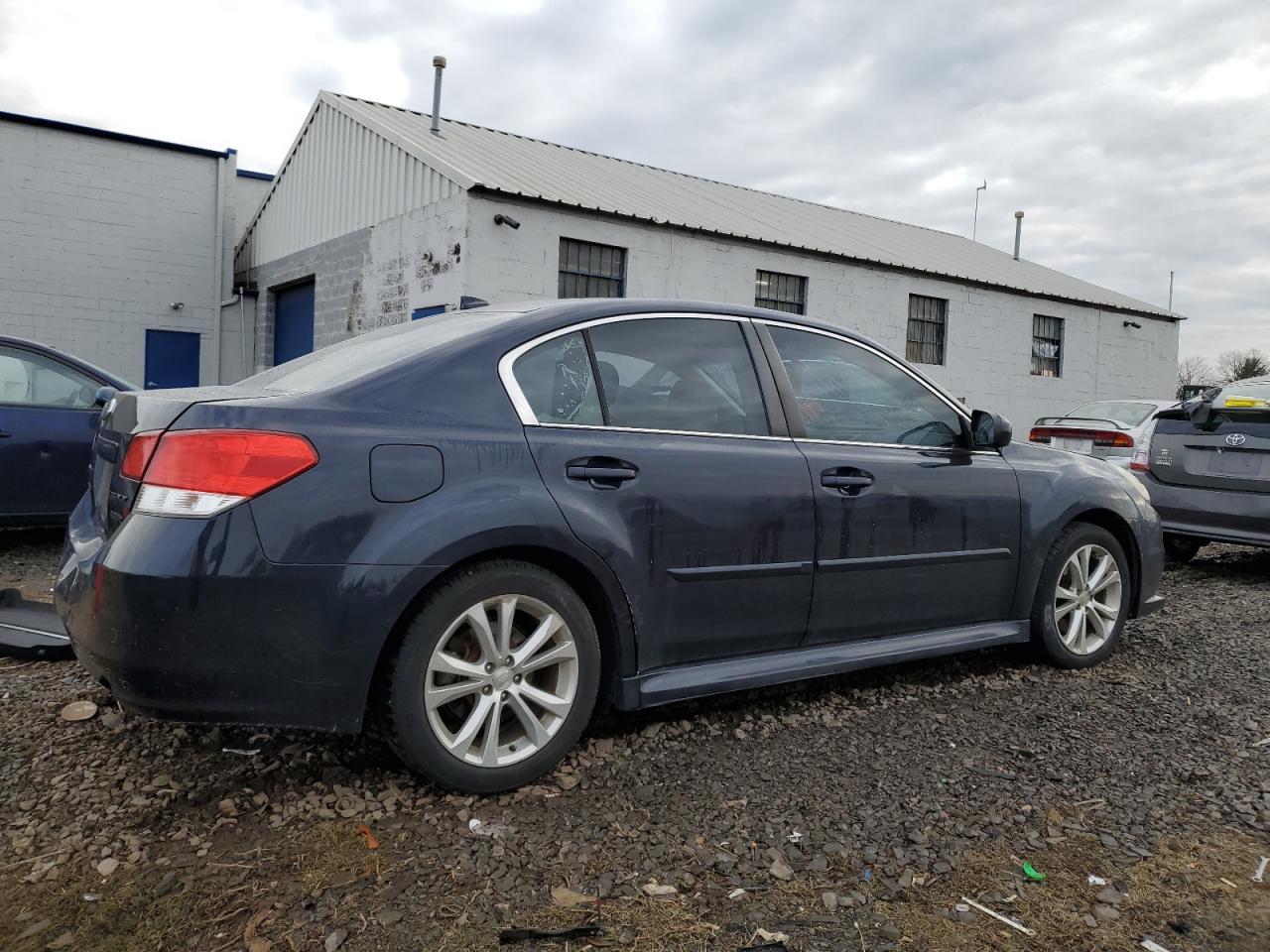 2014 Subaru Legacy 3.6R Limited vin: 4S3BMDM69E2004143