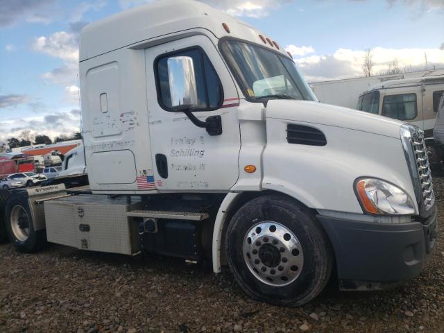 Lot #2341673558 2016 FREIGHTLINER CASCADIA 1 salvage car