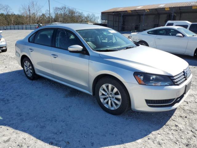 2015 VOLKSWAGEN PASSAT S 1VWAT7A30FC011081