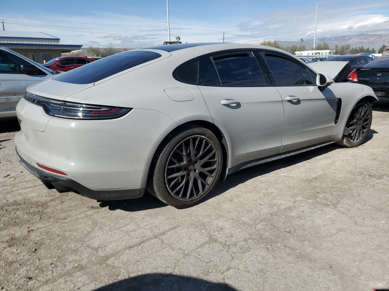 WP0AJ2A77NL102068 2022 Porsche Panamera Base