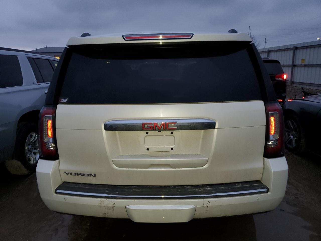 1GKS2CKJ5GR348784 2016 GMC Yukon Denali