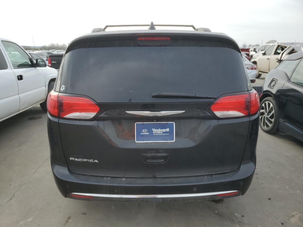 2C4RC1BG4HR576545 2017 Chrysler Pacifica Touring L