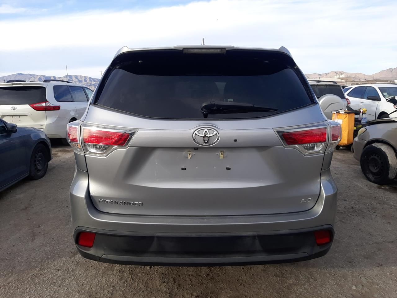 5TDZKRFH6FS068702 2015 Toyota Highlander Le