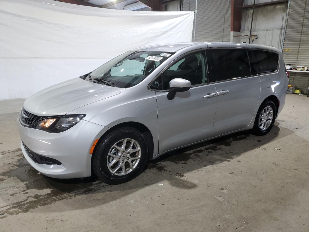  Salvage Chrysler Minivan