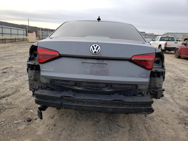 2017 VOLKSWAGEN PASSAT R-L 1VWDT7A3XHC048283