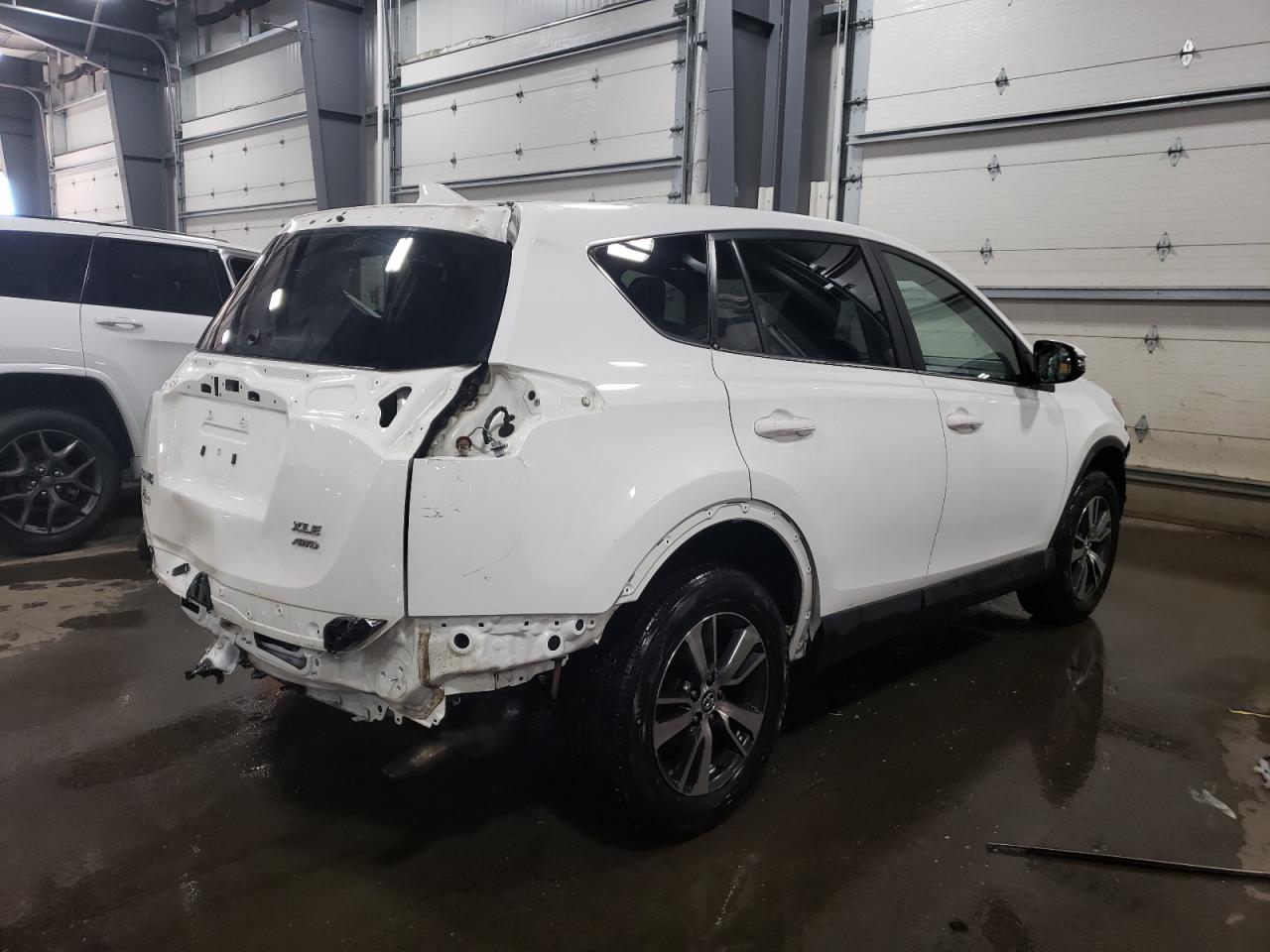 2017 Toyota Rav4 Xle vin: JTMRFREV6HJ149954