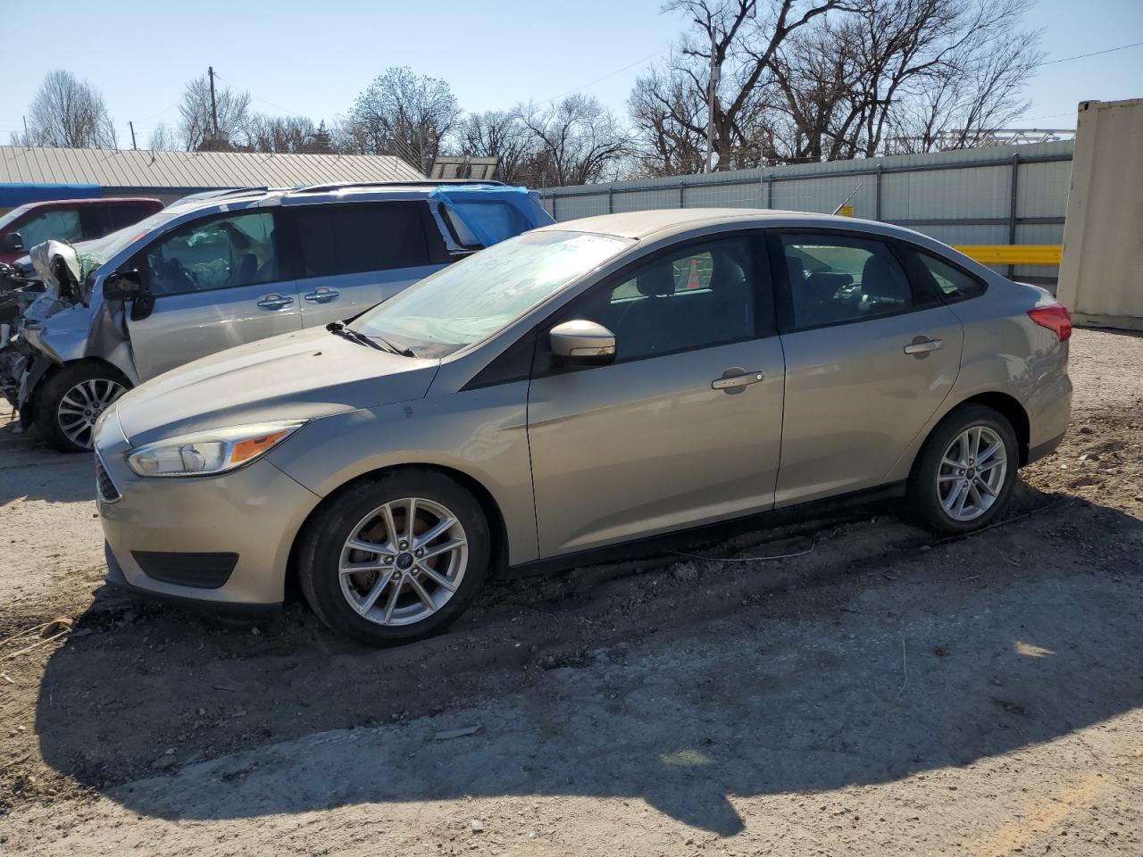 2015 Ford Focus Se vin: 1FADP3F25FL233456