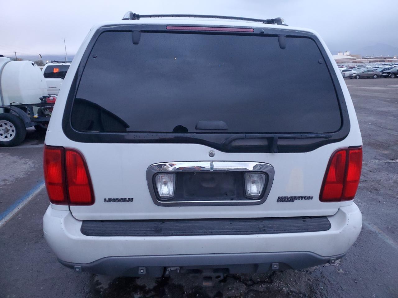 5lmfu28ax1lj05922 5LMFU28AX1LJ05922 2001 Lincoln Navigator