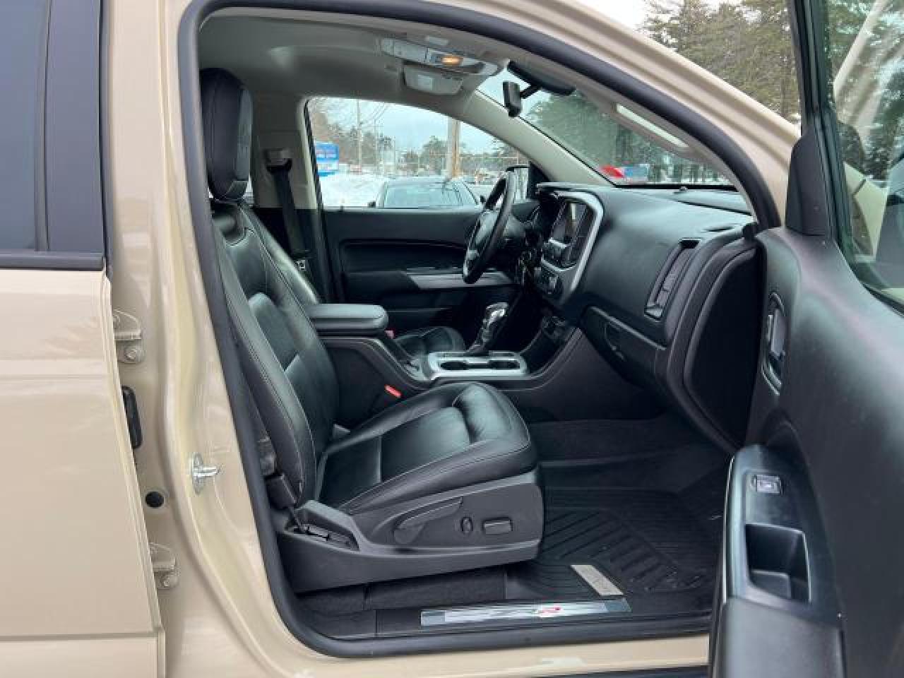 VIN: 1GCPTEE19M1180020 2021 CHEVROLET COLORADO